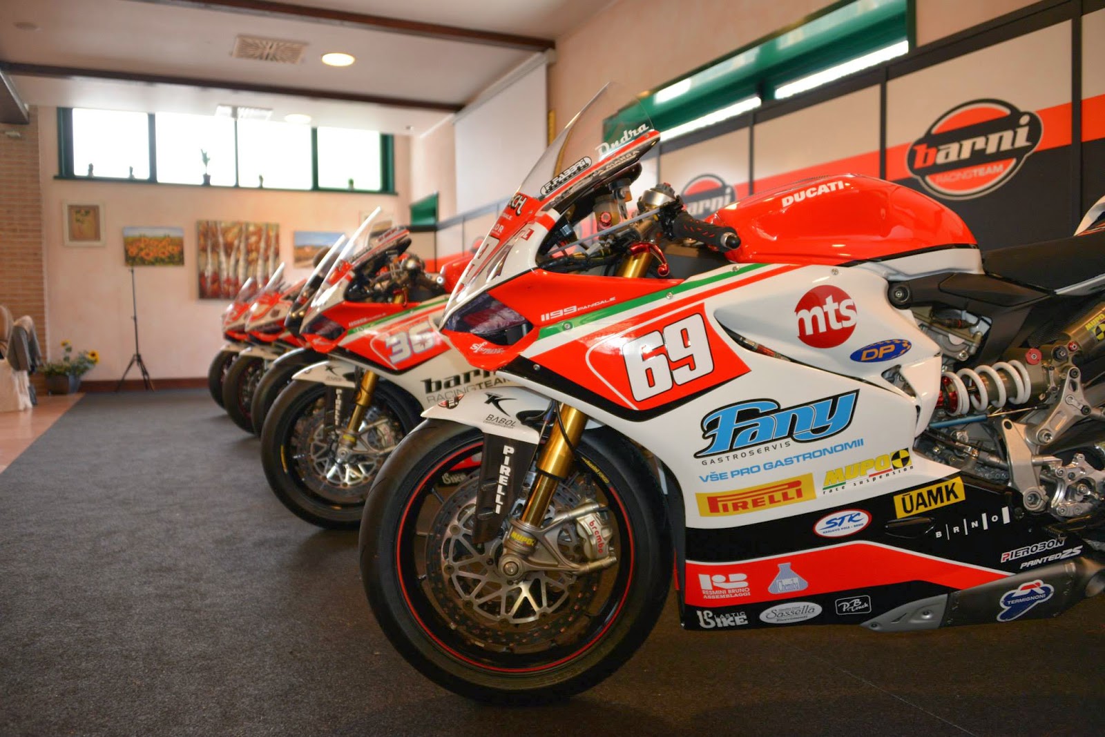 Il Ducatista - Desmo Magazine: Presentazione Barni Racing Team Ducati