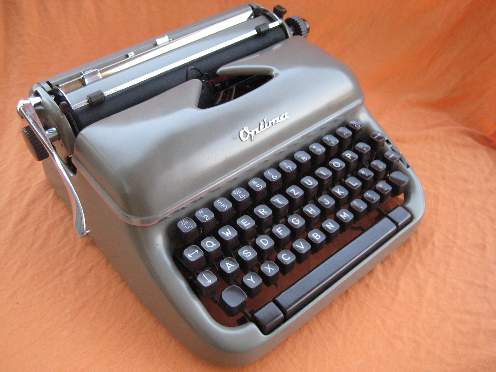 Retro Tech Geneva Optima Elite Typewriter (1950s), Elite Imperial Typeface