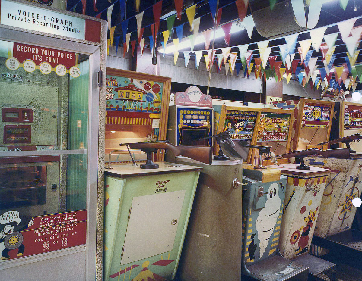 Wonderland Arcade in 1968 This is What Arcades Looked Like Before Video Games Vintage Everyday