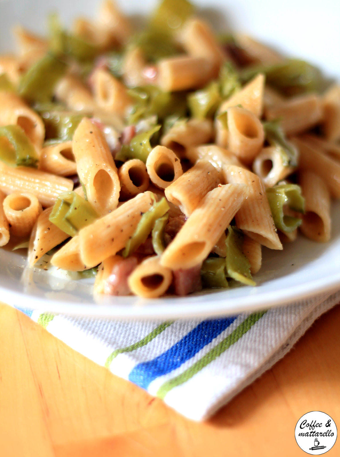 stagioniamo #6: penne integrali con baccelli di piselli, prosciutto crudo e crema di pecorino