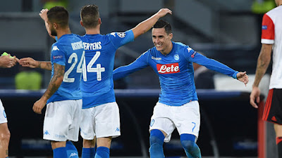 Sejarah SSC Napoli SSC Napoli adalah klub sepakbola Italia yang bermarkas di kota Naples,ibukota regione Campania,kota terbesar ketiga di Italia setelah Roma dan Milan.Napoli resmi di dirikan pada tahun 1904 oleh pelaut yang berkebangsaan Inggris,William Poths dan Hector M.Bayon dengan nama klub,Naples Football and Cricket Club.  Pada tahun 1906 nama klub di ganti menjadi Napoli Football Club dan dibawah asusan Presiden Giorgio Ascarelli nama klub diganti lagi menjadi Associazione Calcio Napoli.Sejak itu,prestasi Napoli mengalami proses naik turun dan masih berlangsung setelah terjadinya perang dunia II.Napoli akhirnya keluar masuk Serie a dan Serie b hingga pertengahan tahun 1960-an dan tanggal 25 Juni 1964 Napoli merubah namanya menjadi Societa Sportiva Calcio Napoli.  Prestasi terbaik Napoli datang di era tahun 1980-an.Pada tahun 1984 Napoli berhasil mendatangkan sang legendaris,Diego Armando Maradona dari klub Barcelona dengan banderol 3 juta pounds,dan pemain Argentina tersebut menjadi inspirasi klub Napoli di Serie a.Di musim 1986/1987 dengan bantuannya,dan beberapa pilar lokal seperti Ciro Ferrara,Salvatore Bagni,Fernando De Napoli,Andrea Carnevale,dan Antonio Careca,klub asal Napoli ini berhasil menorehkan sejarah dengan meraih Scudetto pertama klub.   Musim 1987/1988 memaksakan Napoli melepas gelar mereka dengan finis sebagai runner up.Akan tetapi masih dengan bantuan Maradona,pada musim1988/1989 Napoli berhasil menorehkan sejarah luar biasa dengan merebut Piala UEFA,yang merupakan gelar Eropa pertamanya dengan mengalahkan wakil dari Jerman yaitu Stuttgart di final.  Dan akhirnya mereka memenangkan Scudetto lagi pada musim 1989/1990,finis dua angka di depan AC Milan.Maradona benar-benar menjadi sosok vital dalam semua raihan trofi klub ini dan sering kali dikaitkan sebagai alasan utama kesuksesan Napoli.Prestasi Napoli kemudian mulai menurun karena kepergian sang maskot mereka yaitu Diego Maradona.