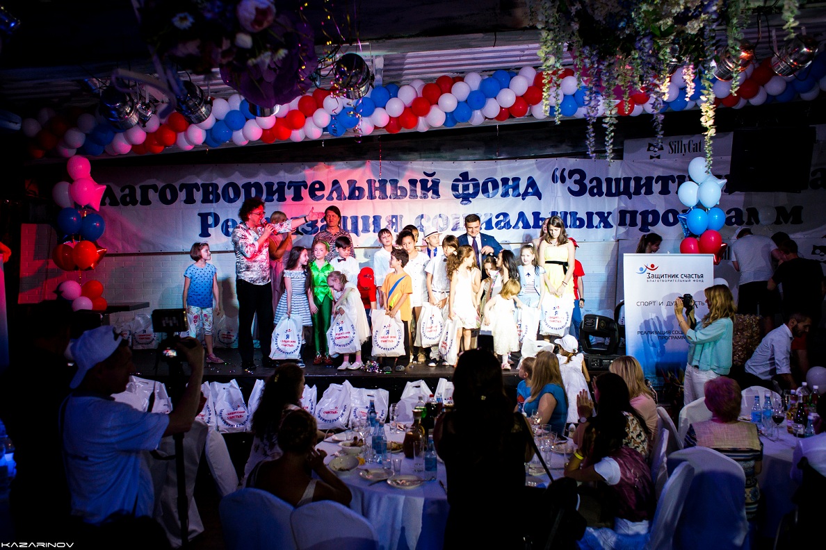 москва для детей. фонд защитник счастья. взвешивание юноши мандатная комиссия. защитники счастья. фонд защитник счастья.