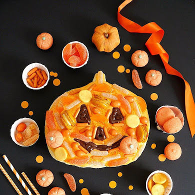 Jack-O'-Lantern Halloween Cookie Cake