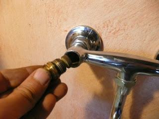 rubinetto acqua smontaggio sostituzione riparazione