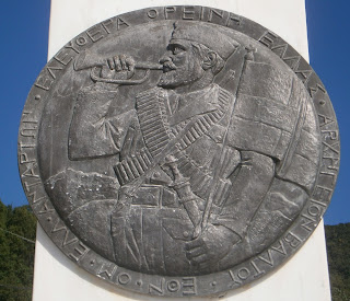 το μνημείο εθνικής αντίστασης στο Μακρυνόρος