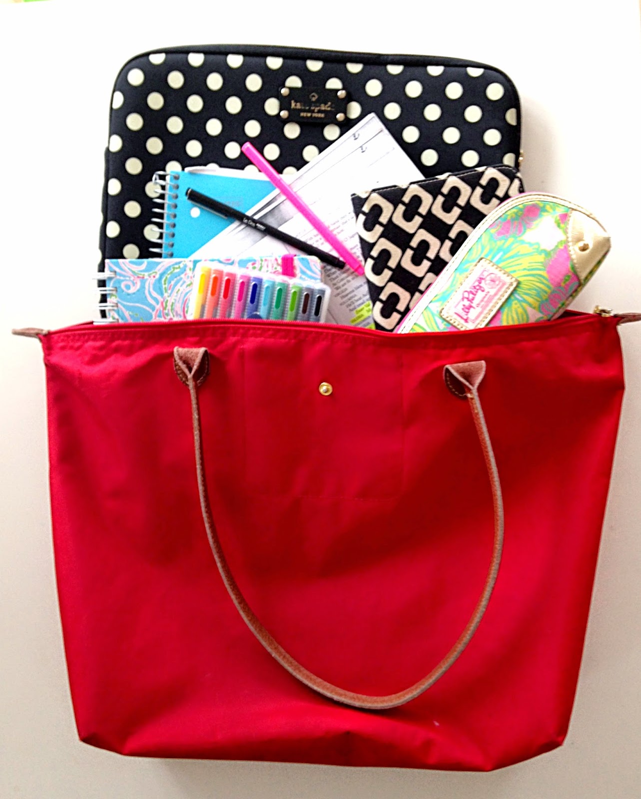 Handbags & Heartbeats: What's In My School Bag? I Don't Got A Pencil Or Pen In This Bookbag