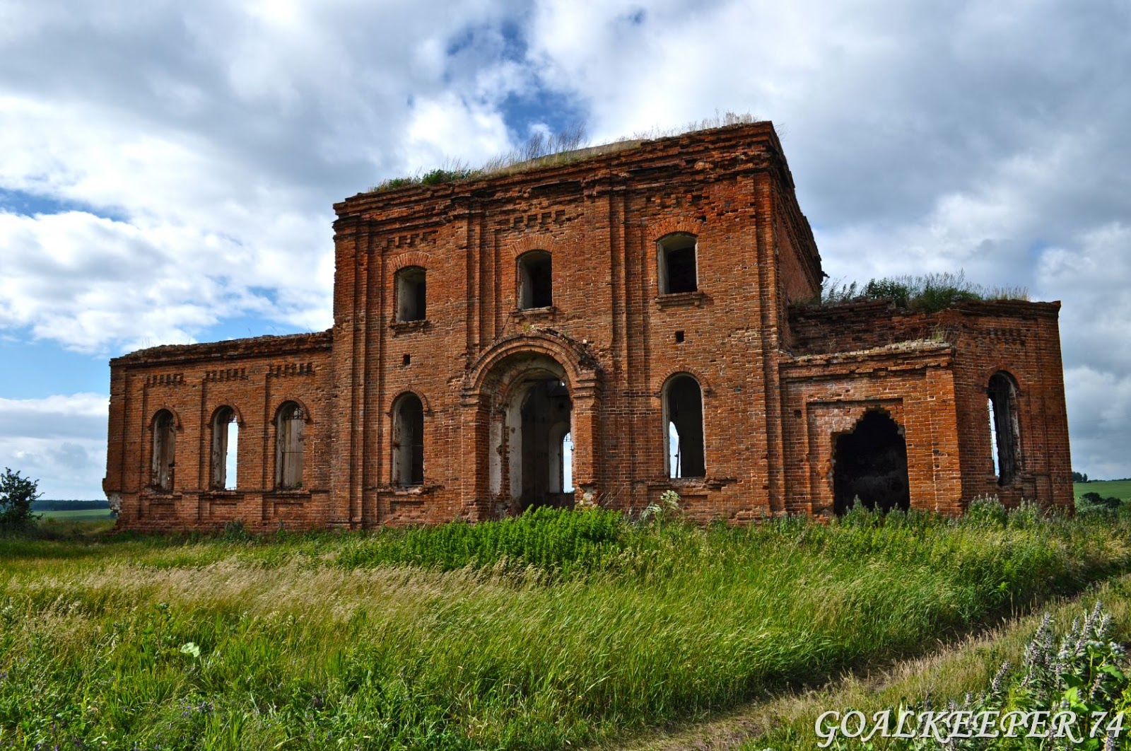 церковь константина и елены максимово. церковь в ольховке шадринского района курганской области. д. курганская обл шадринский р. максимово шадринский район.
