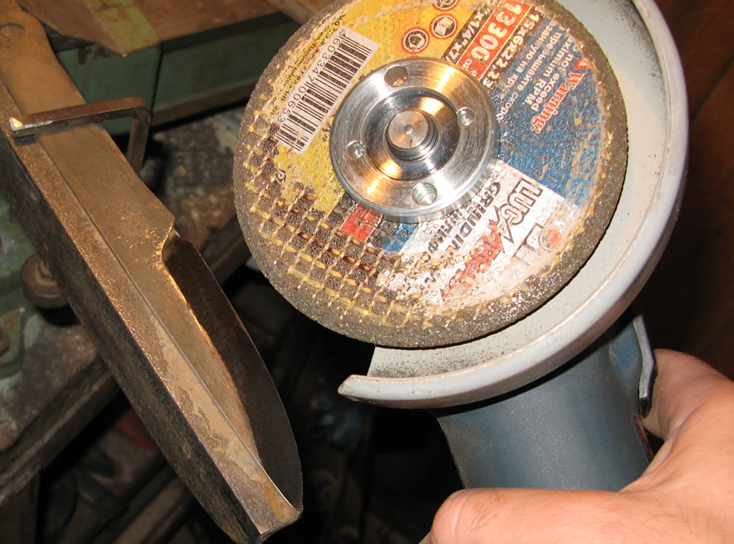 Приспособление для болгарки для заточки ножей. Приспособление для болгарки для заточки ножей. Точилка для ножей из дисков для болгарки. Круг заточной алмазный 180х20х5. Наждак с отрезным диском.