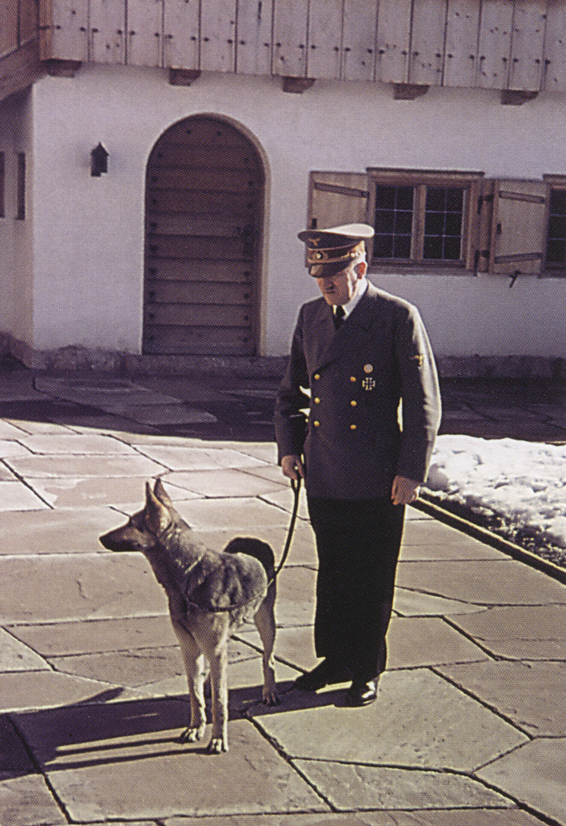 20 Vintage Photographs of Adolf Hitler and His Beloved Dog Blondi