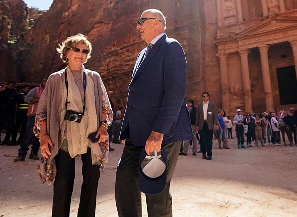 The King and Queen visited the historical city Petra. Petra (Raqmu) is a historical and archaeological city in southern Jordan