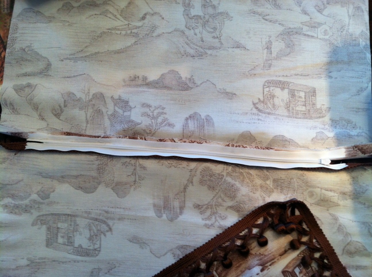 one half world Tutorial pillow with trim and a zipper