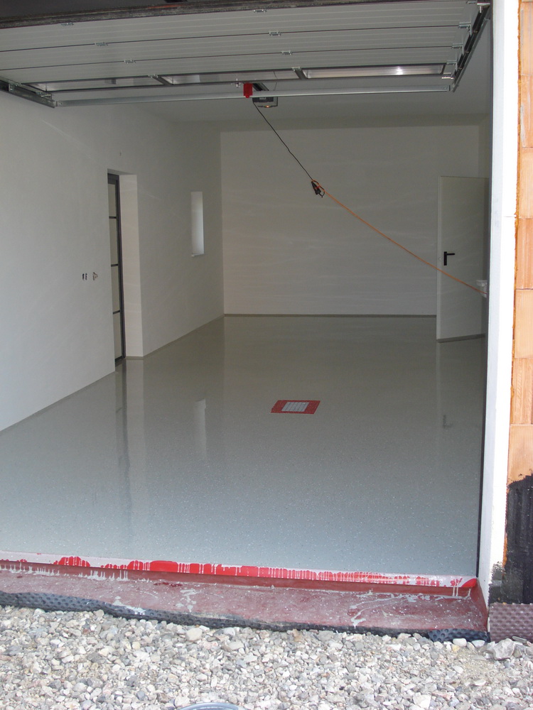 Was tut sich auf Malzers Baustelle?: Der Garagenboden ist fertig!