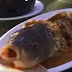 بالفيديو.. سمكة تتحدى الموت بعد الطهي وتشرب الخمر