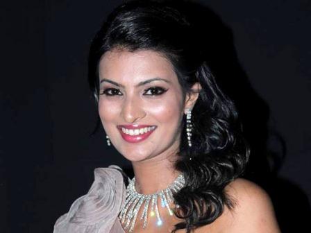 Sayali Bhagat smiling - Sayali Bhagat Latest Hot Stills 
