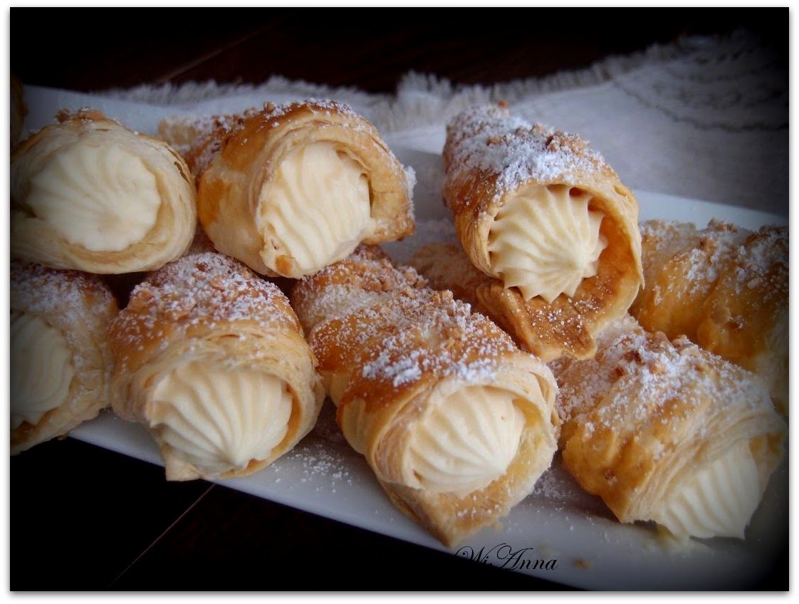 Hier wird mit Liebe gekocht: Blätterteigröllchen mit Cremefüllung