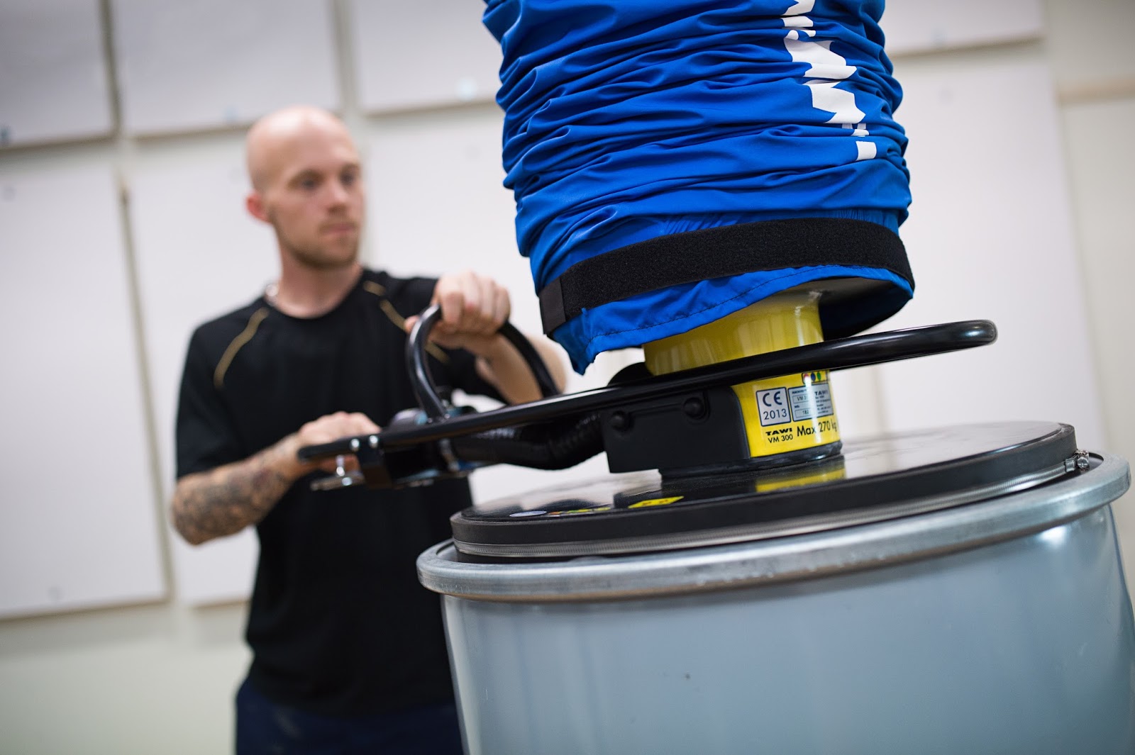 TAWIInternational Vacuum lifter for efficient drum handling