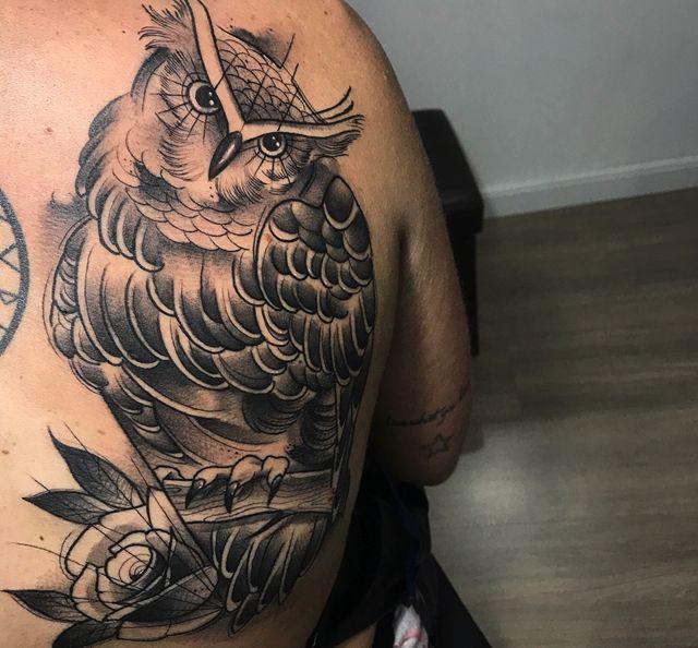 gambar tato kepala burung hantu