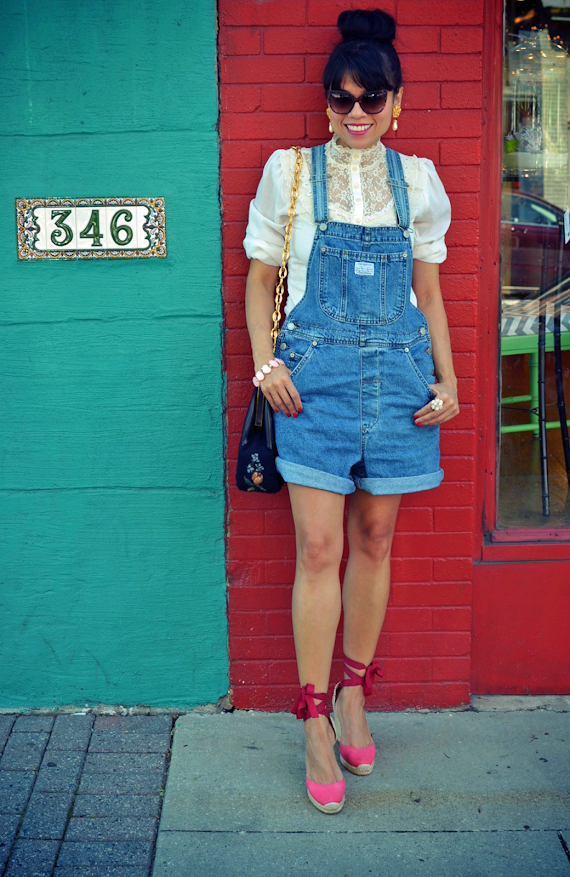 HOW TO WEAR OVERALLS 