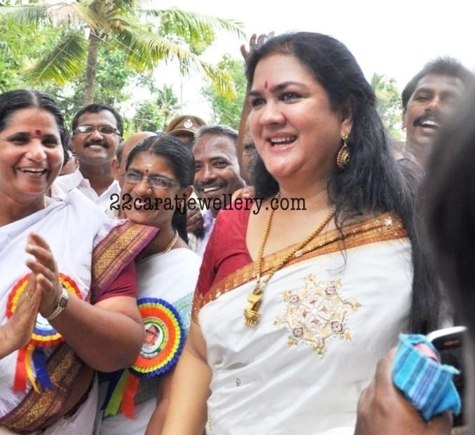 Urvashi in Gold Long Chain - Jewellery Designs