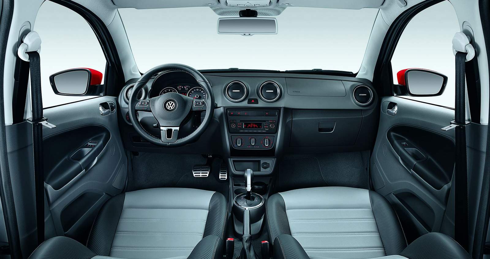 Volkswagen Voyage 2016 - interior