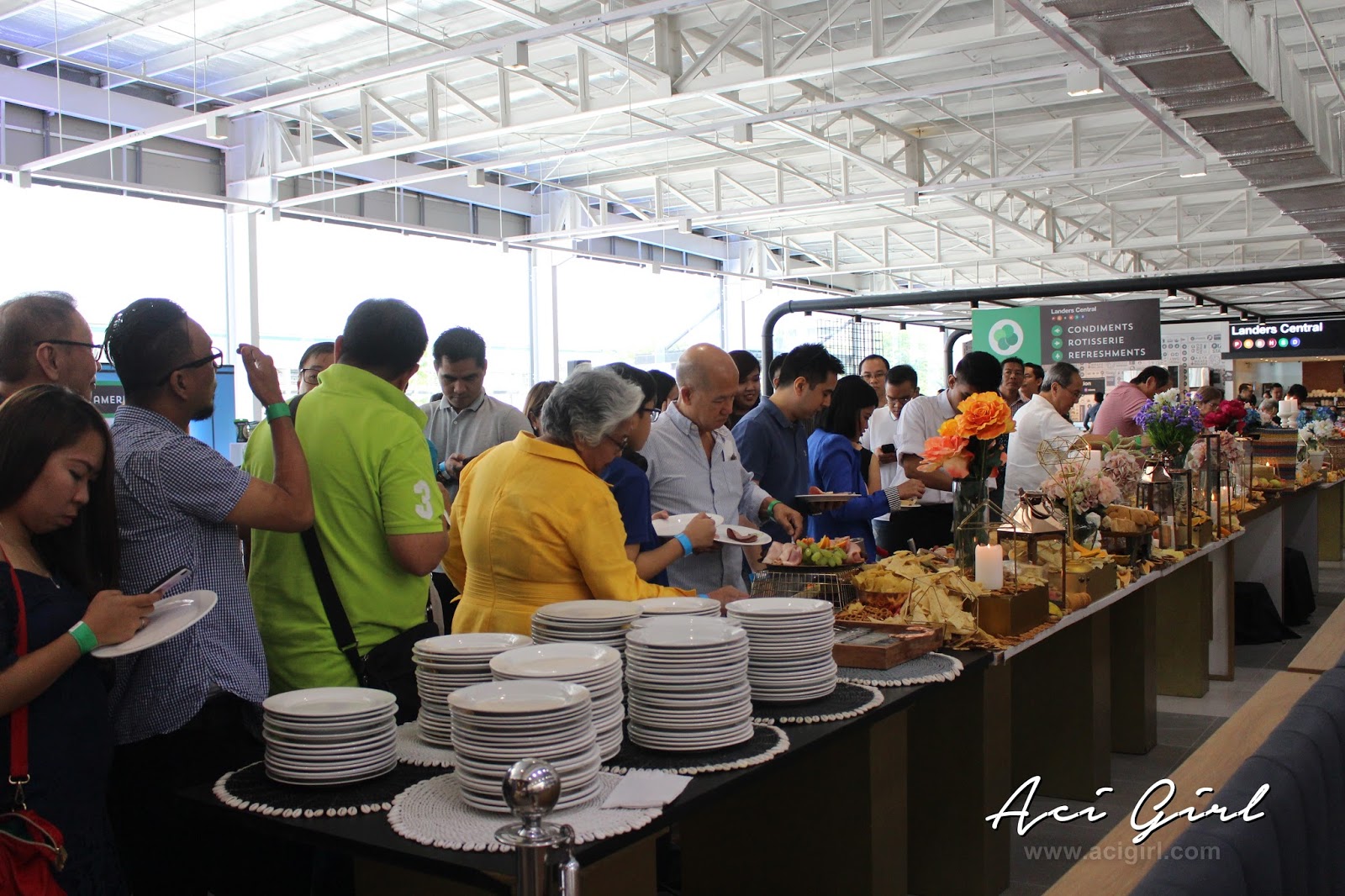 Landers Superstore ArcoVia City Aci Girl