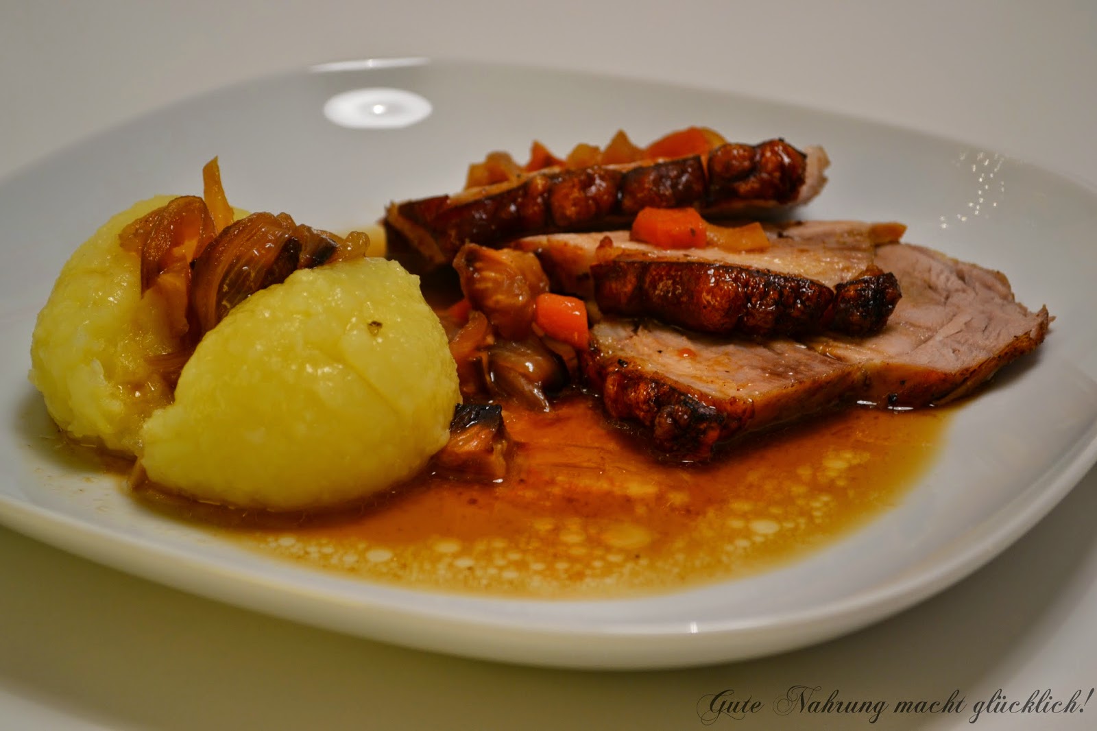 Gute Nahrung macht glücklich : Klassischer bayrischer Schweinebraten ...