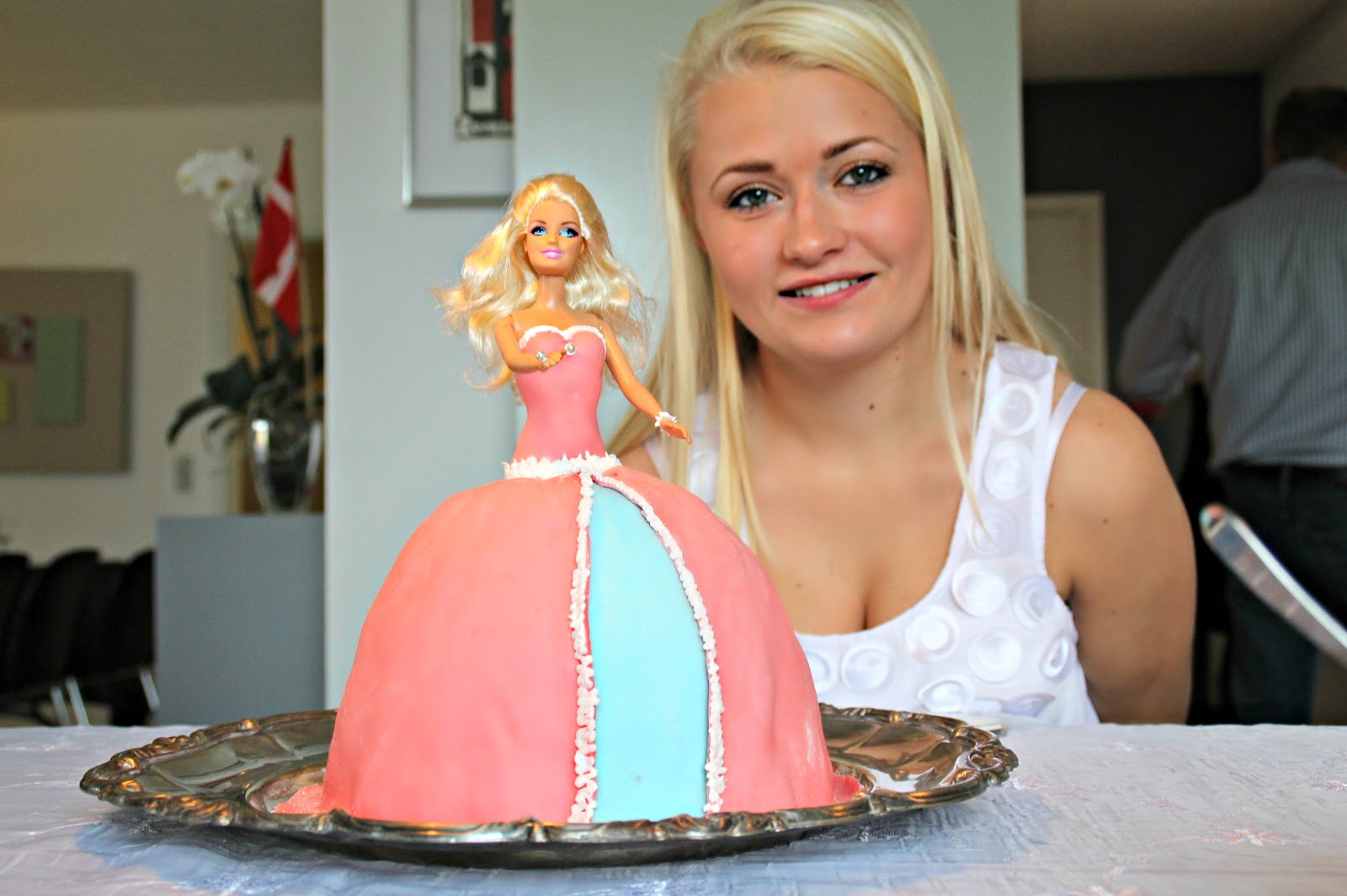 afkom I mængde Behov for Glimmer skuffen: Barbie kage