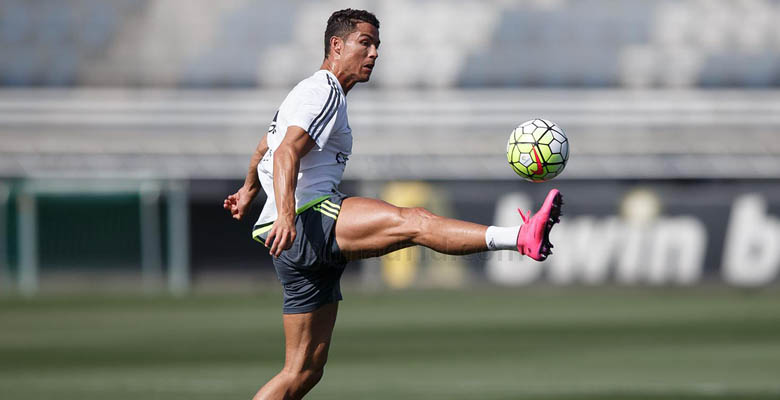 Cristiano Ronaldo Switches to Modified Pink Nike Mercurial Superfly - Footy Headlines