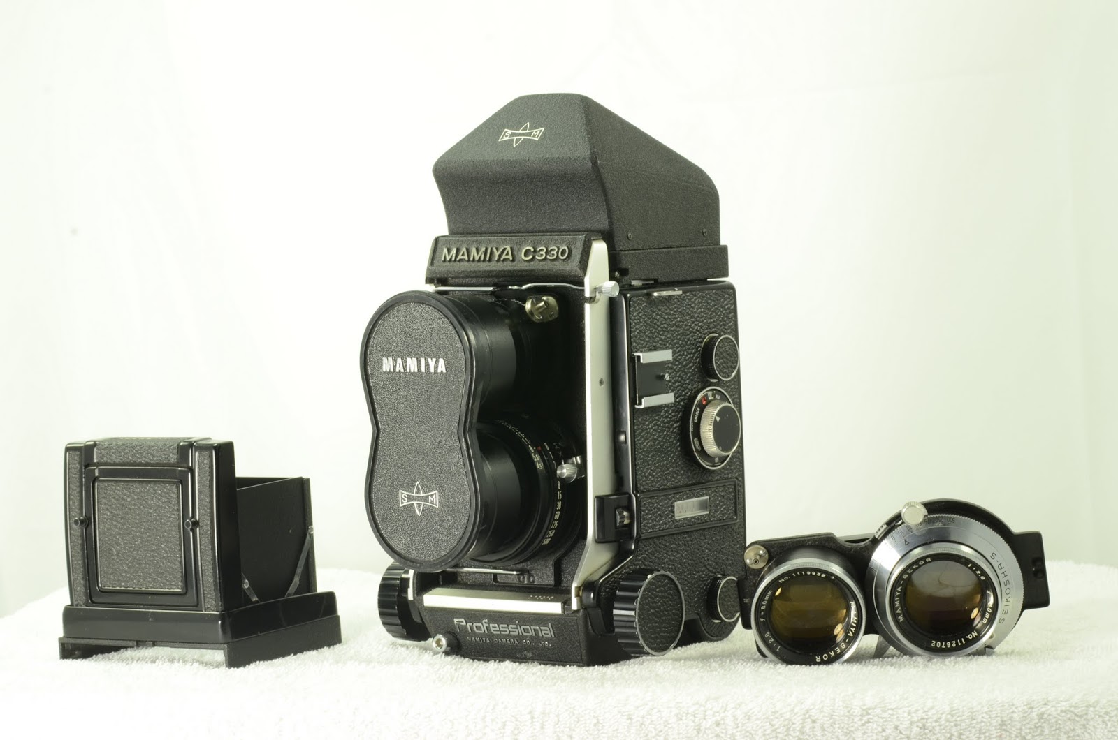 Vintage Camera House: Mamiya C330 Kit with 2 lenses and 45 prism