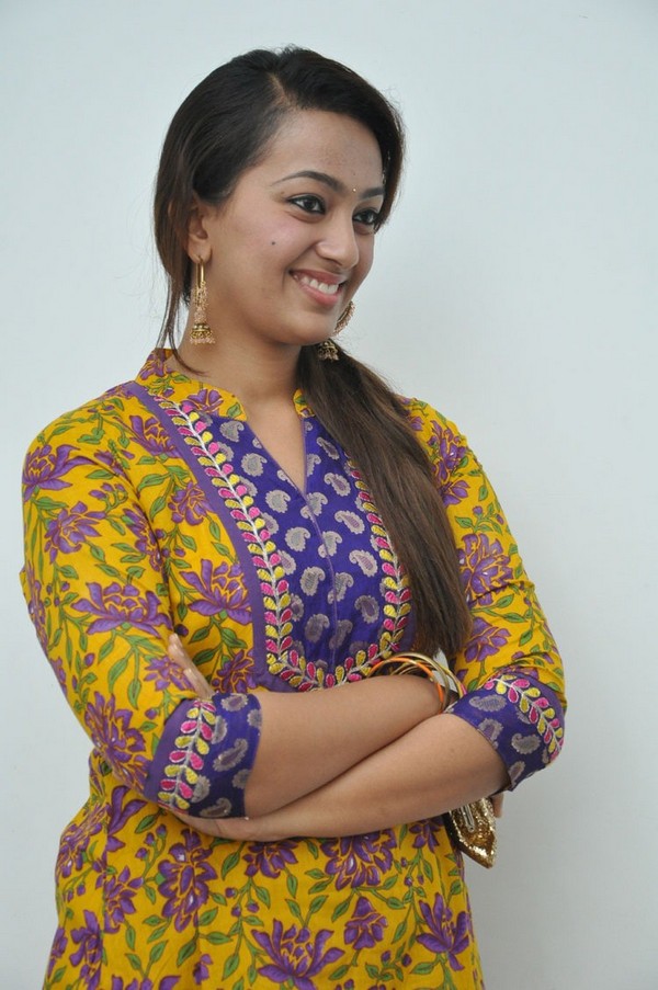 Esther Latest Cute Stills | Tollywood,Kollywood Movie Wallpapers ...