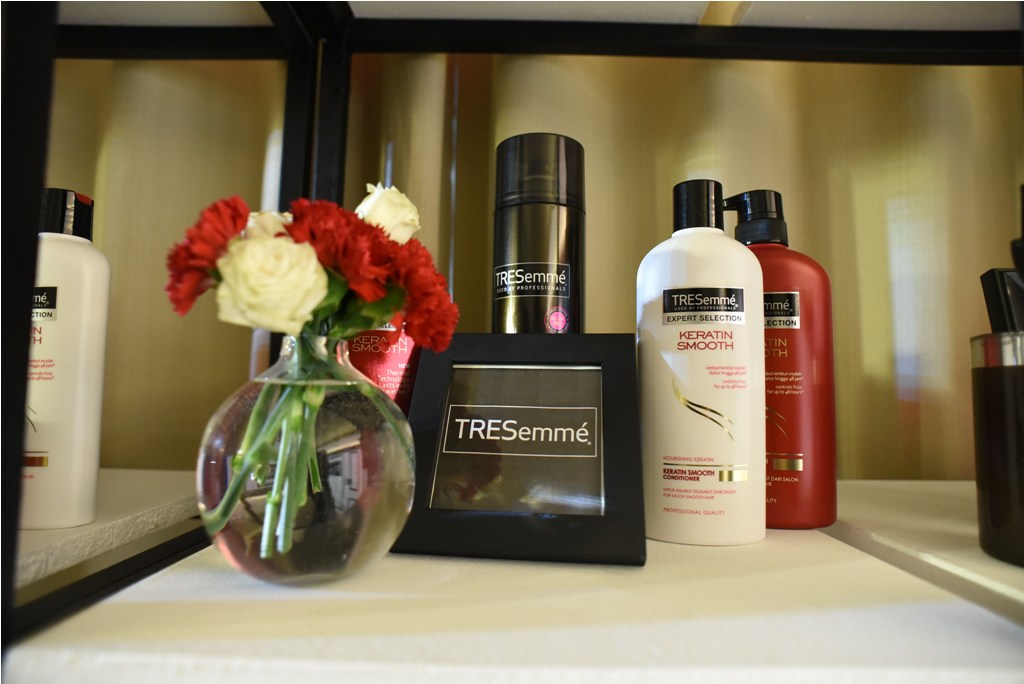 Rockstarmomma How To Controlyourfrizz With Tresemme Keratin Smooth