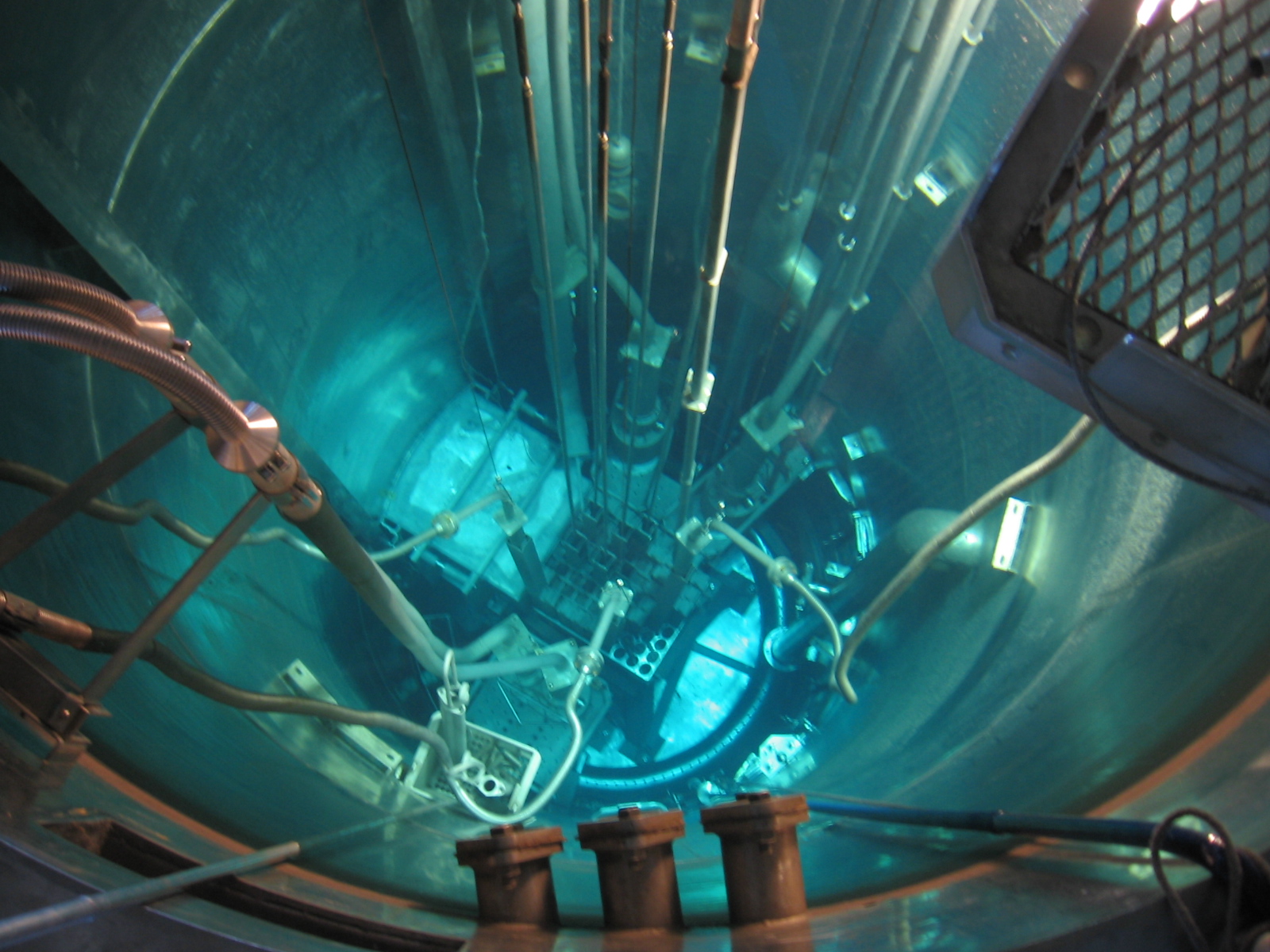 Реактор в разрезе схема. Бассейн выдержки аэс ввэр. Реактор тони старка лего. Х реактор. Графитовый реактор x-10 ок-ридж.