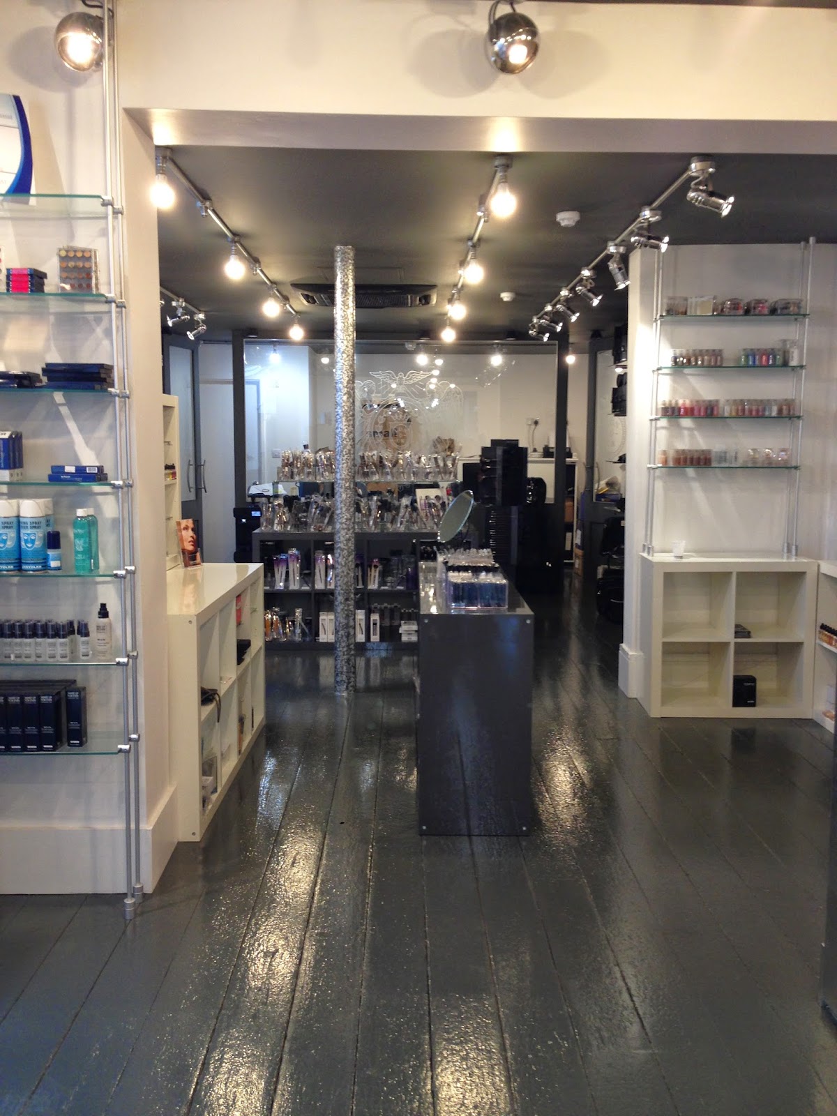 Make Up Forever Alert! Easy access in London Relocation of Guru