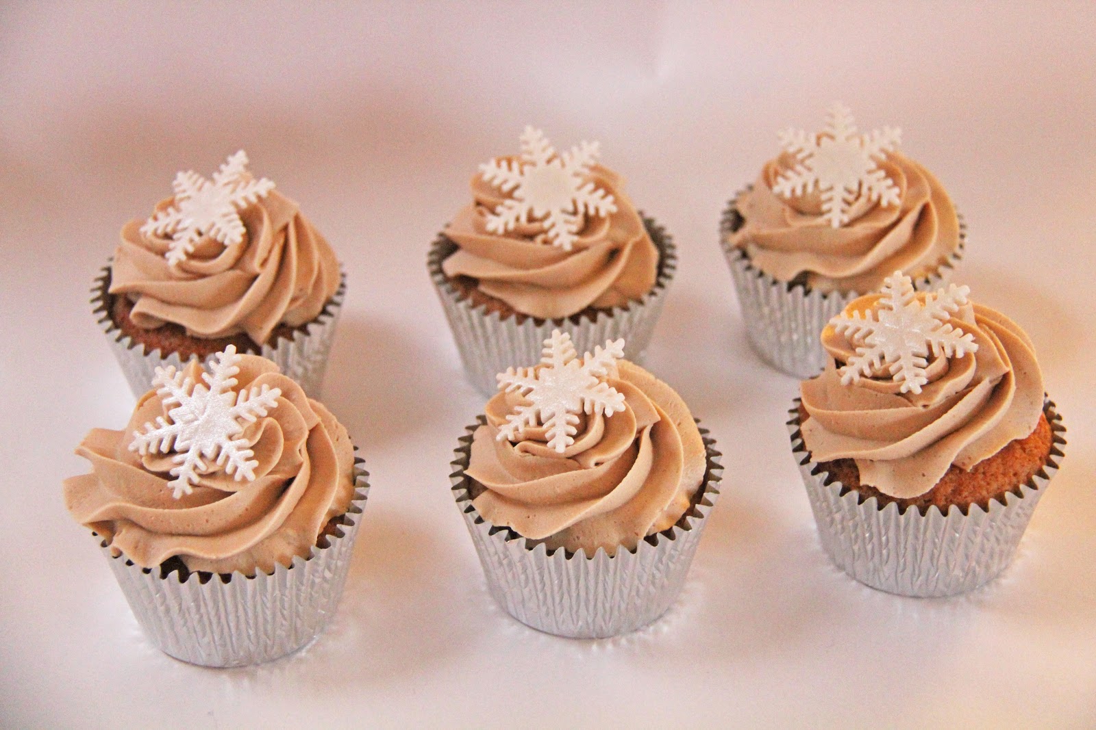 Nougat Cupcakes Mit Nougat Frosting — Rezepte Suchen