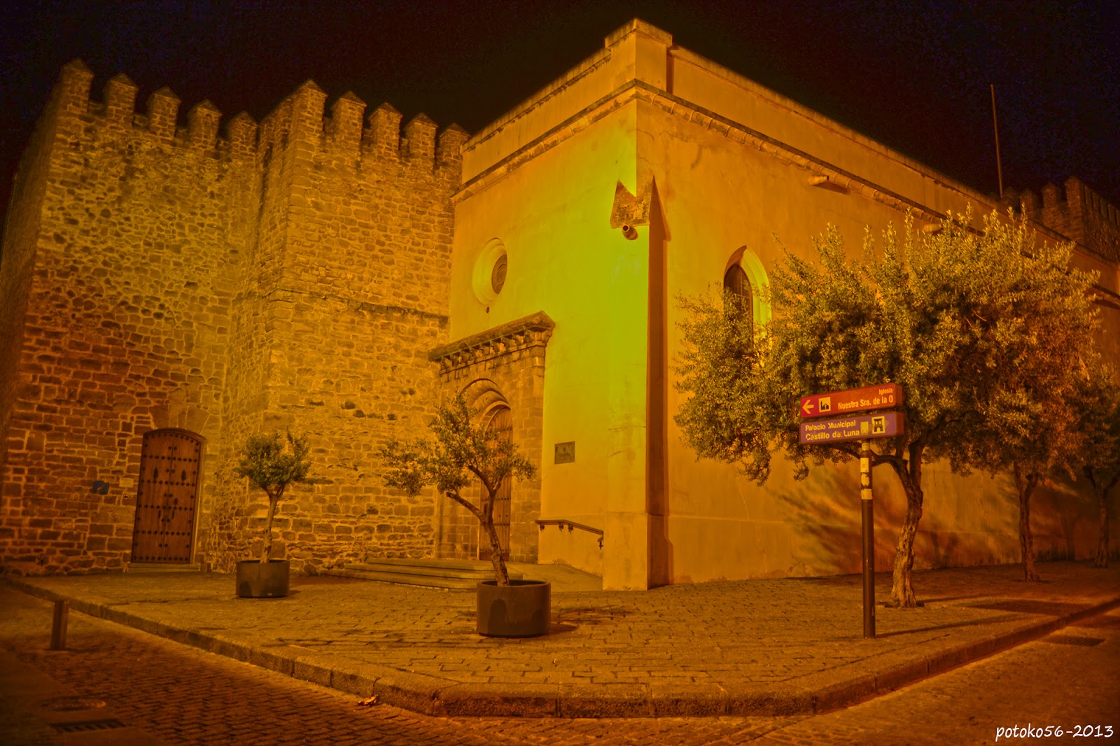 Una entrada al Castillo de Luna Rota