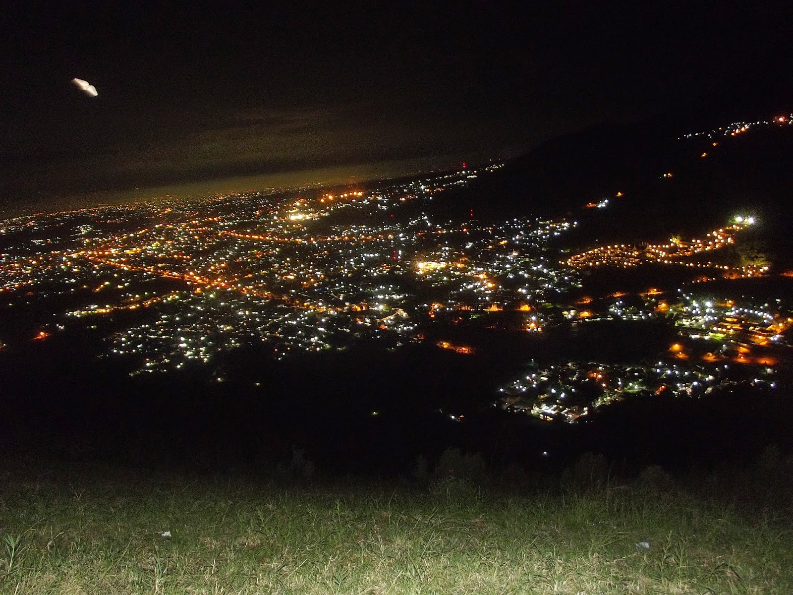 Pemandangan Gunung Malam Hari