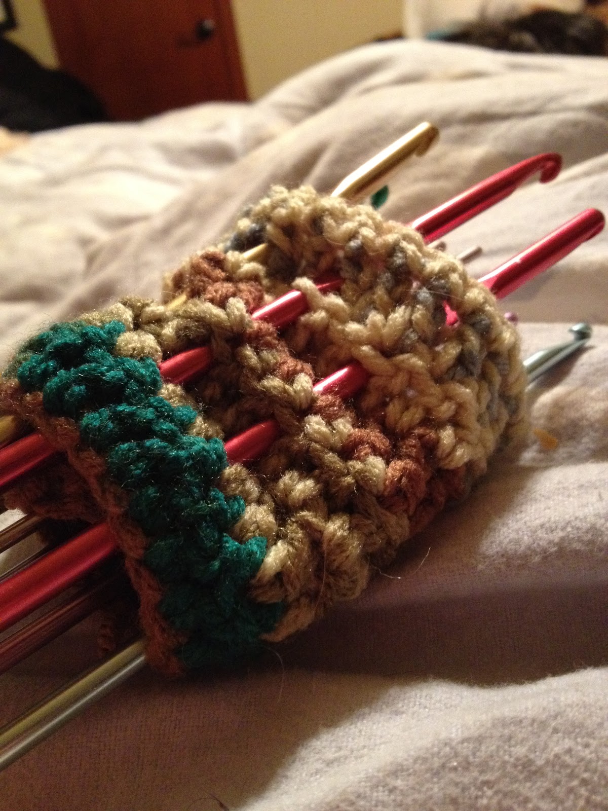 crochet-away-all-day-quick-crochet-hook-holder-free-pattern