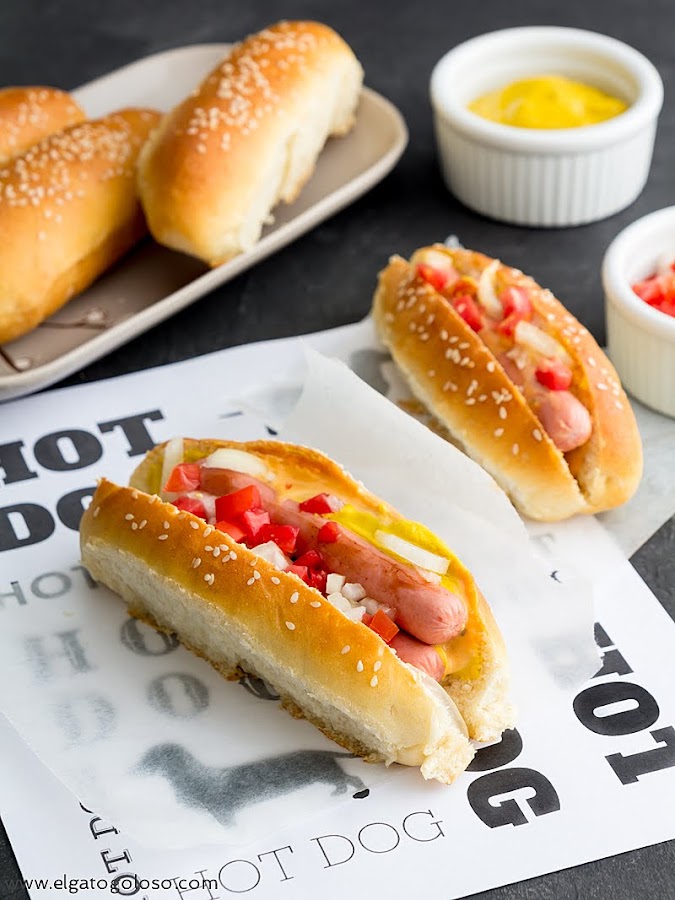 El gato goloso: pan fácil de perro caliente (hot dog)