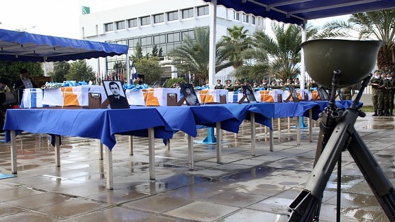 Ρίγη συγκίνησης στην τελετή παράδοσης των οστών Ελλήνων πεσόντων και αγνοουμένων του 1974 (ΦΩΤΟΡΕΠΟΡΤΑΖ)  