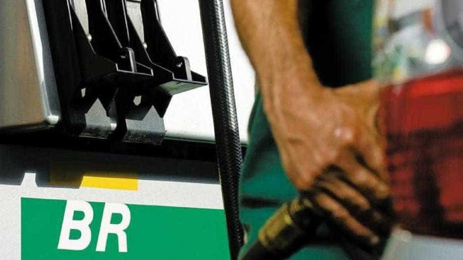 Governo discute aumento do combustível nesta terça-feira