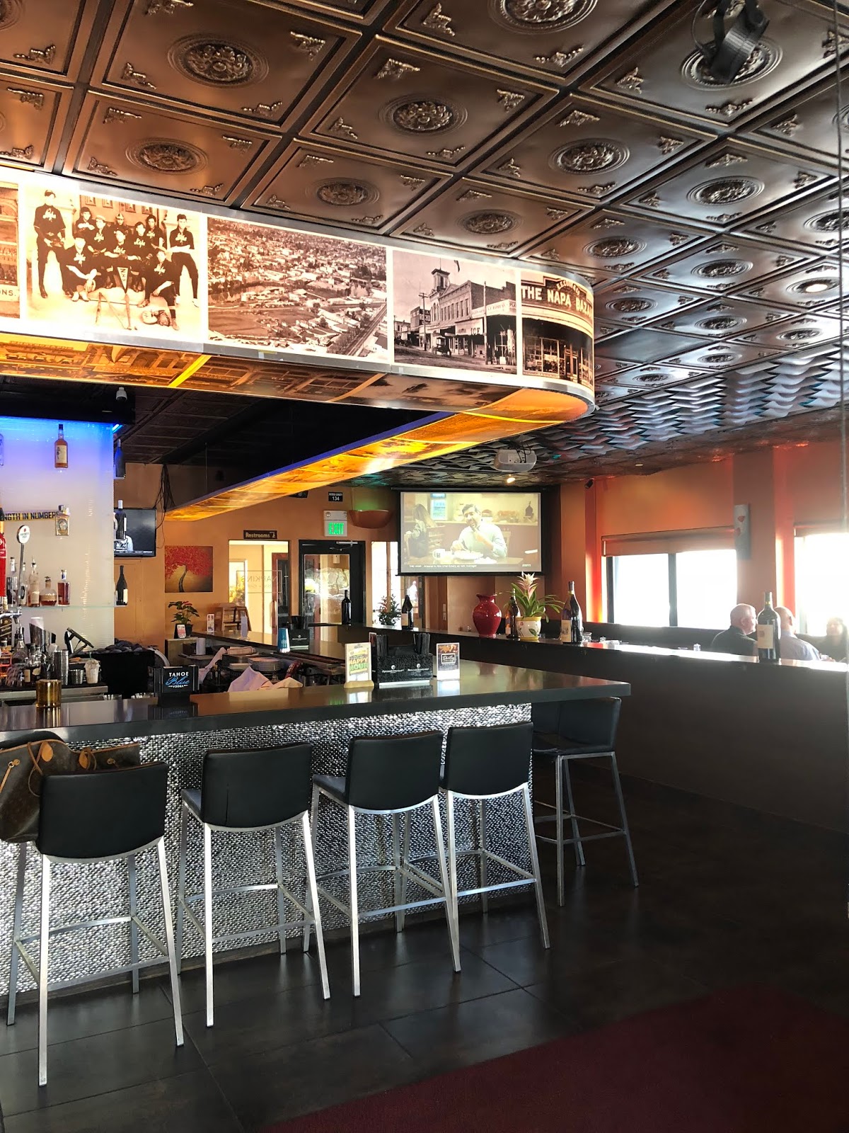 フード＆ワインの日々 ナパ グルメ：カジュアルアメリカン Napkins Bar & Grill（ナプキンス バー＆グリル）