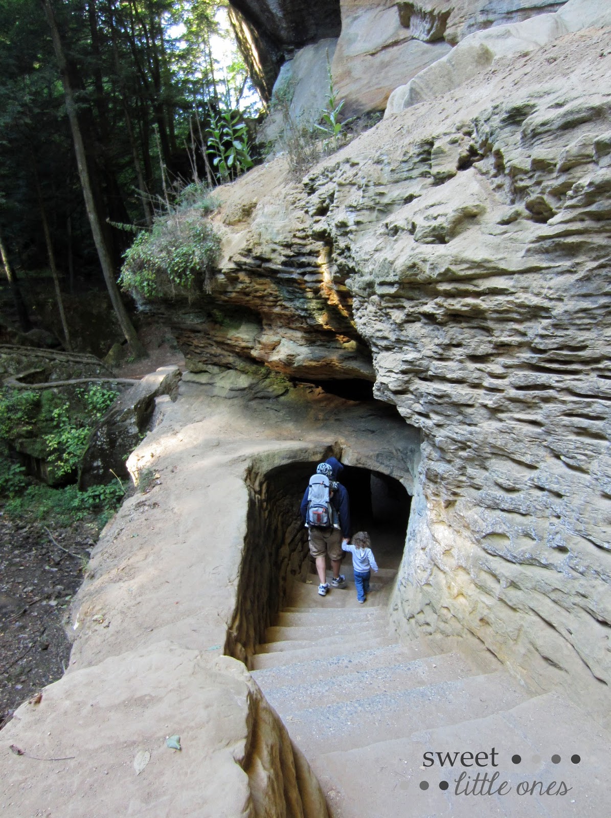 Hocking Hills Ohio - Old Man's Cave - Tunnel Trail   www.sweetlittleonesblog.com