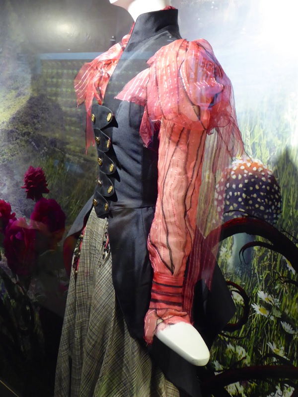 Alice Through the Looking Glass Ribbon Fantasy look sleeve detail