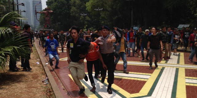 Inilah Jakmania Yang Sangat Brutal Saat Pertandingan Bola di GBK