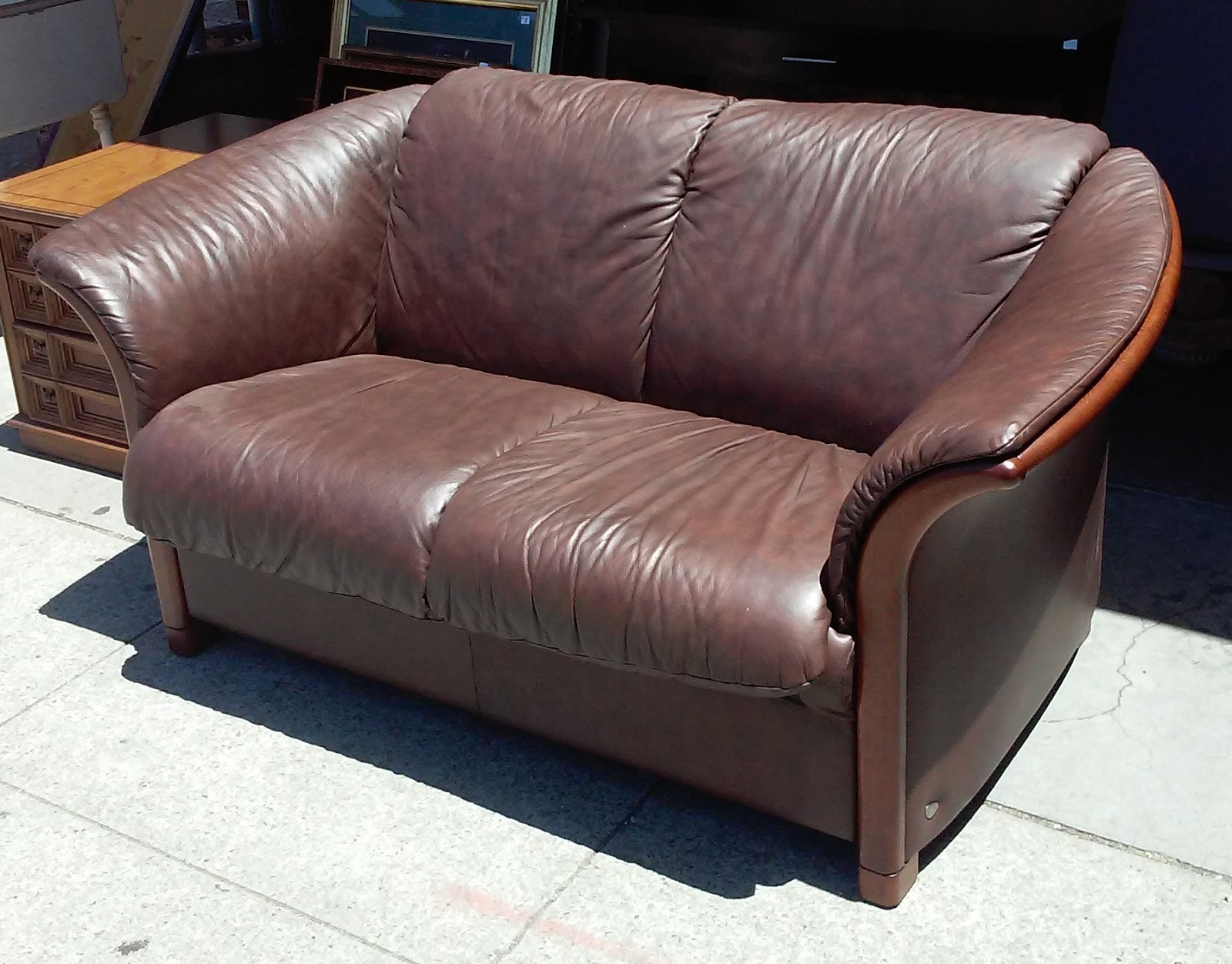 UHURU FURNITURE & COLLECTIBLES SOLD 2664 Ekornes Nordic Leather