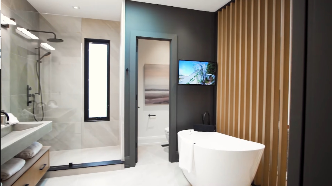 40 Interior Design Photos vs. 10 Second St, Toronto Luxury Home Tour