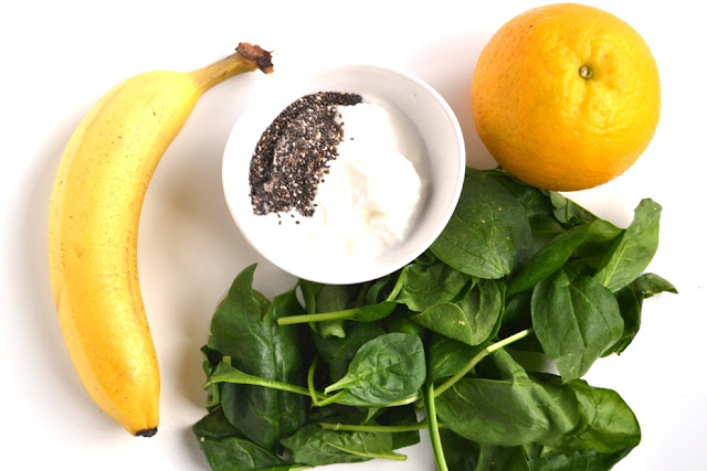 This Healthy Pregnancy Smoothie is packed full of nutrients for moms-to-be including folic acid, calcium, protein, iron and omega-3 fatty acids! It takes two minutes to make and is full of flavor. www.nutritionistreviews.com