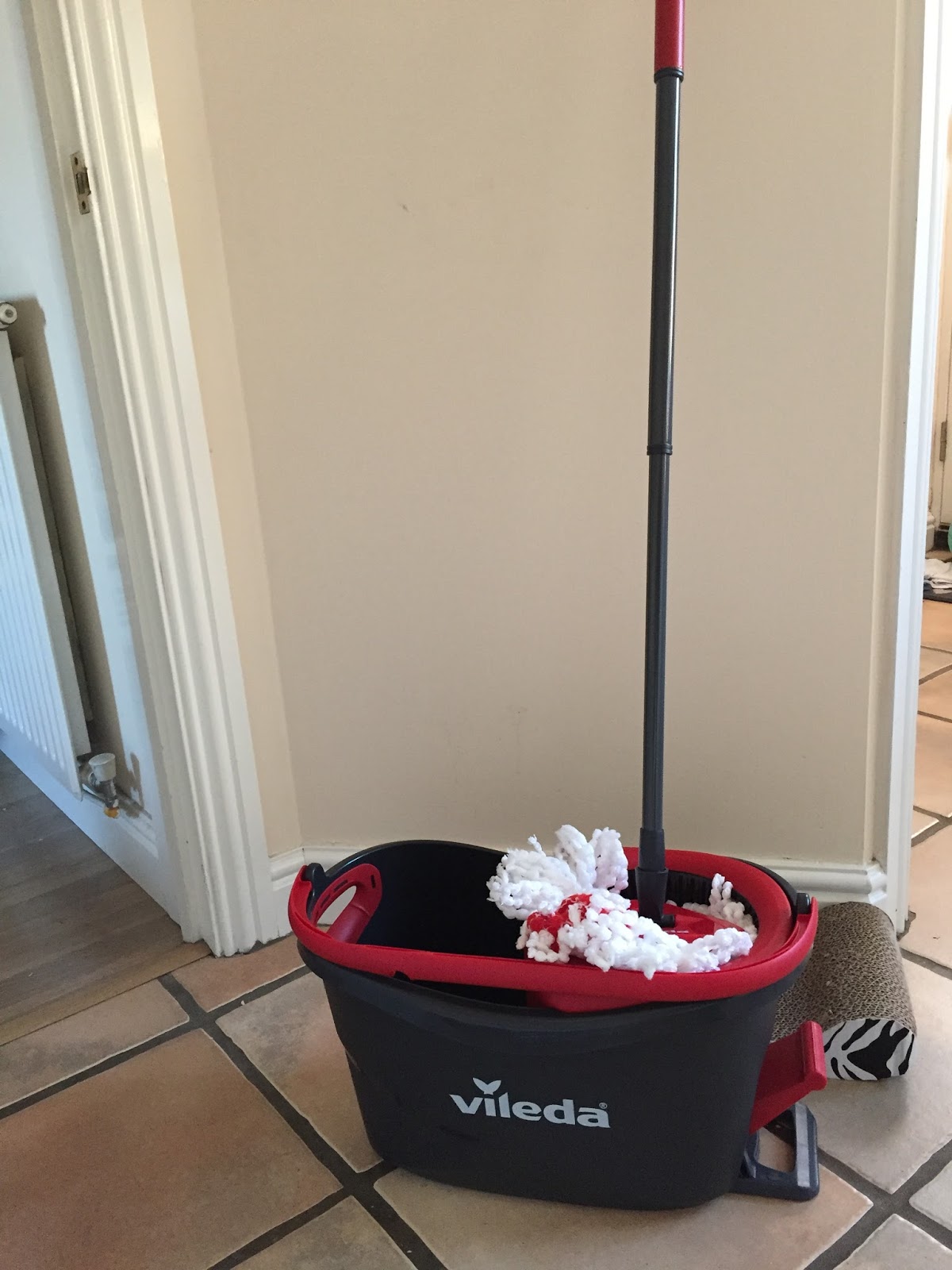 Afkorten stoel breedte Vileda Easy Wring Clean Turbo mop and bucket (review) - Steph's Two Girls