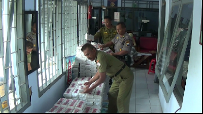 Petugas Gabungan Sita Ribuan Balok Garam Beryodium Rendah