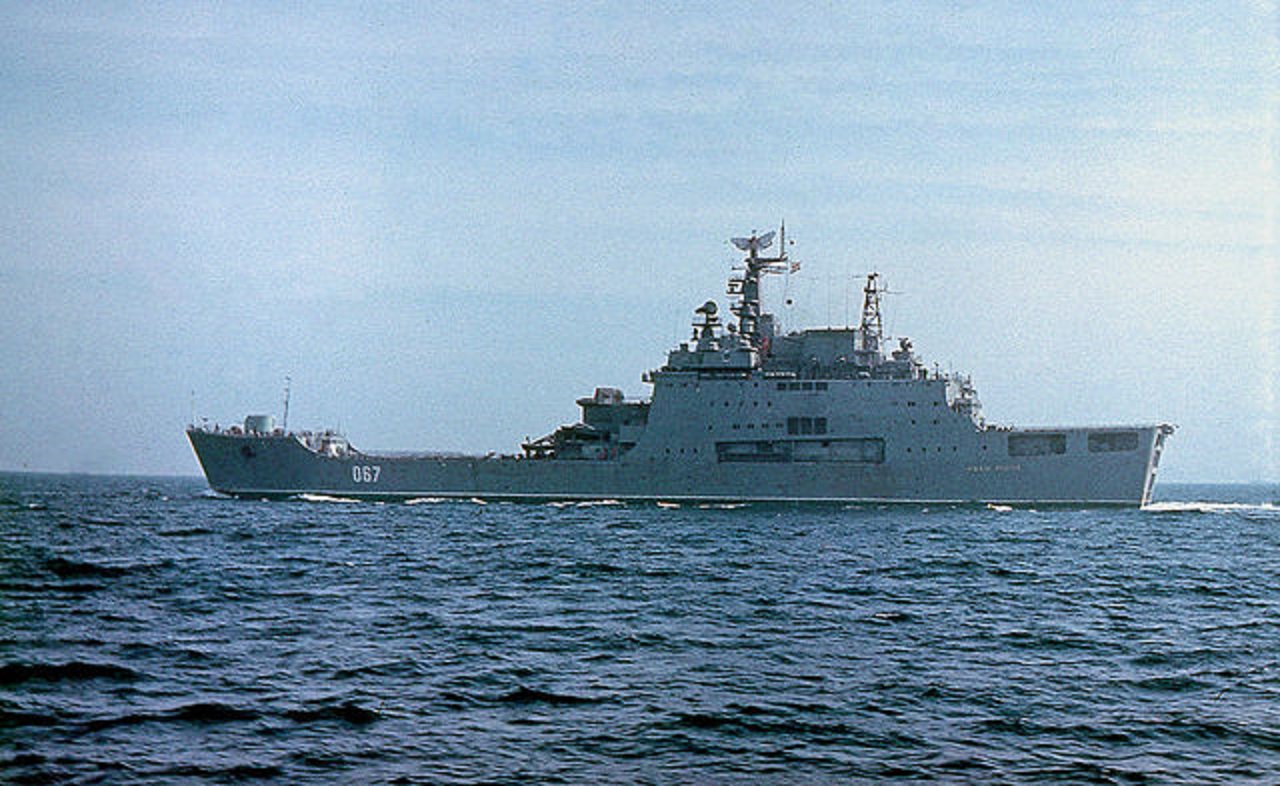 корабль бдк николай вилков. корабль грен в североморске. директор б д г. бдк 778. бдк 1174 александр николаев.